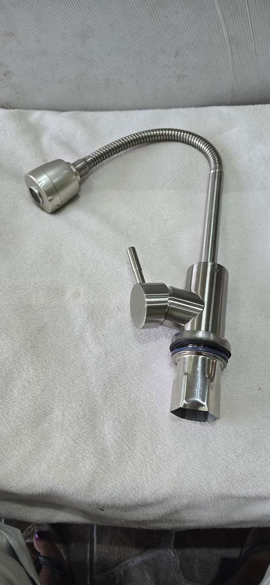 STAINLESS STEEL FLEXIBLE FAUCET