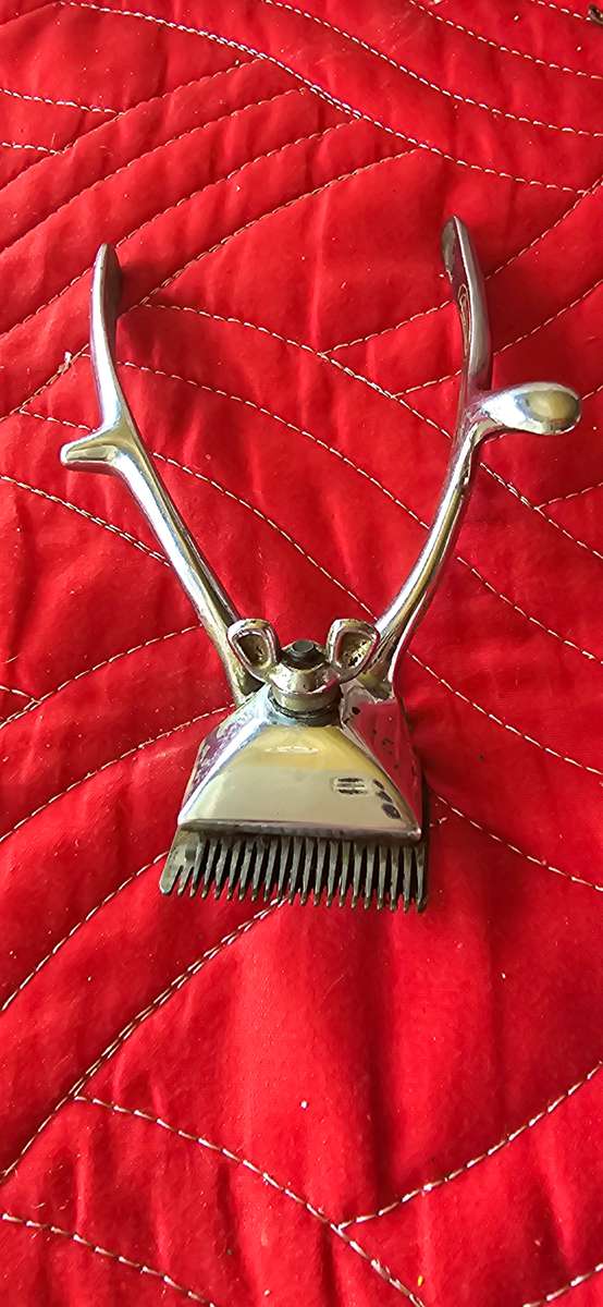 VINTAGE MADE IN ENGLAND HAIRCLIPPER