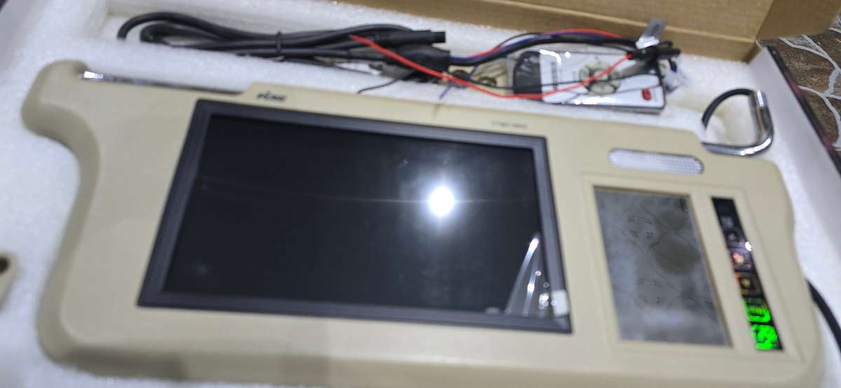 7"  CAR AUDIO SUN -VISOR TFT LCD MONITOR-REMOTE CONTROLLER