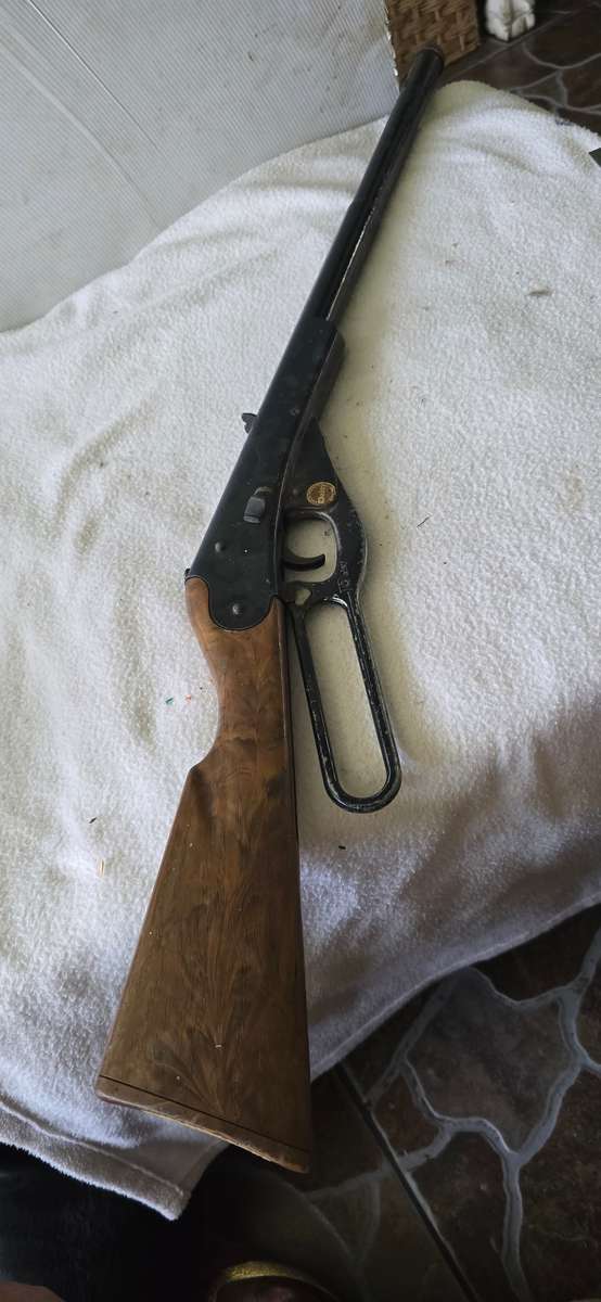 VINTAGE DAISY GUN