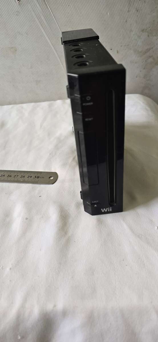 BLACK NINTENDO WII (CONSOLE ONLY)