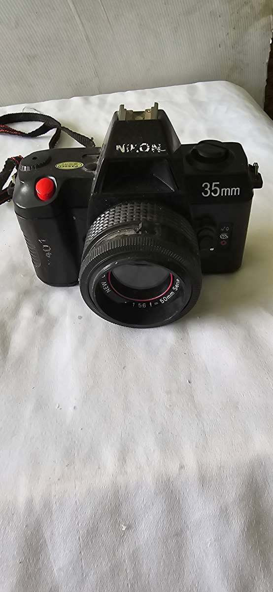 35MM VINTAGE NIKON CAMERA