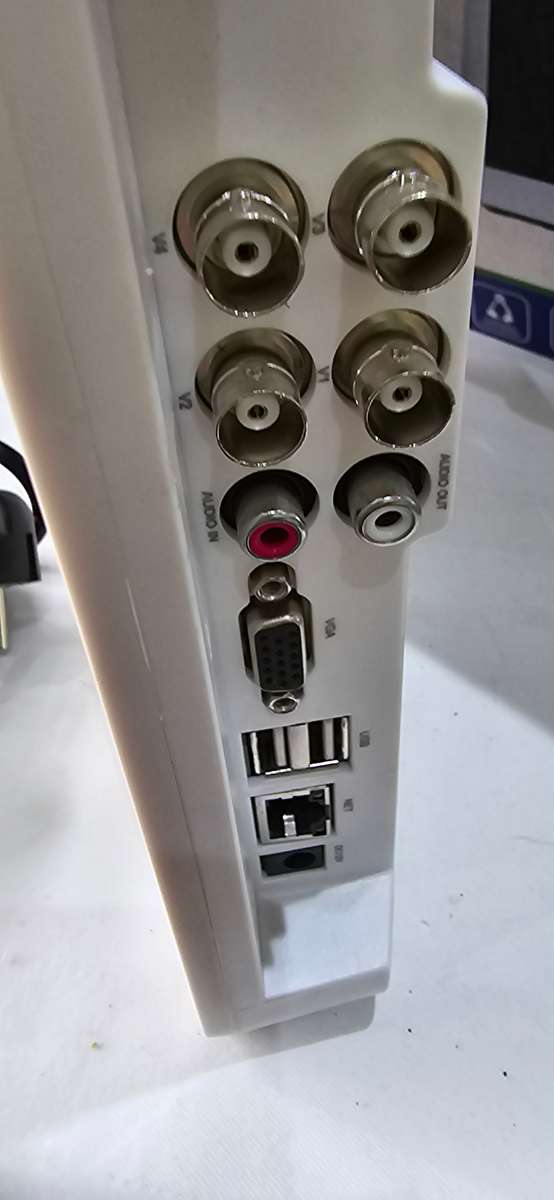 Full HD LCD WiFi NVR