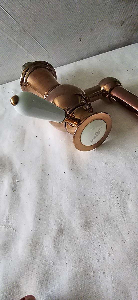 BRONZE LOOK ALUMINUM MIXER TAP