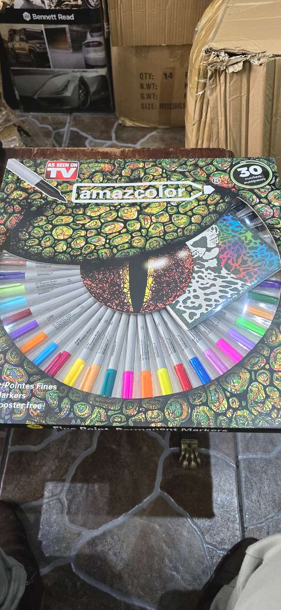 30 FINE POINT PERMANENT MARKERS WITH 4 PCS GLITTER POSTERS