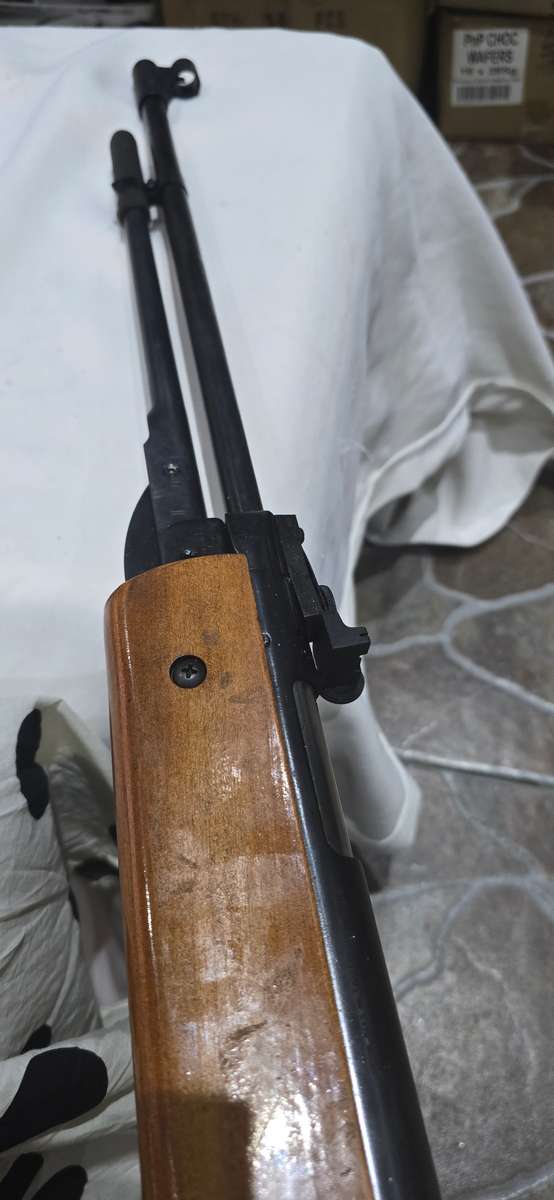 PELLET GUN(AIR RIFLE)