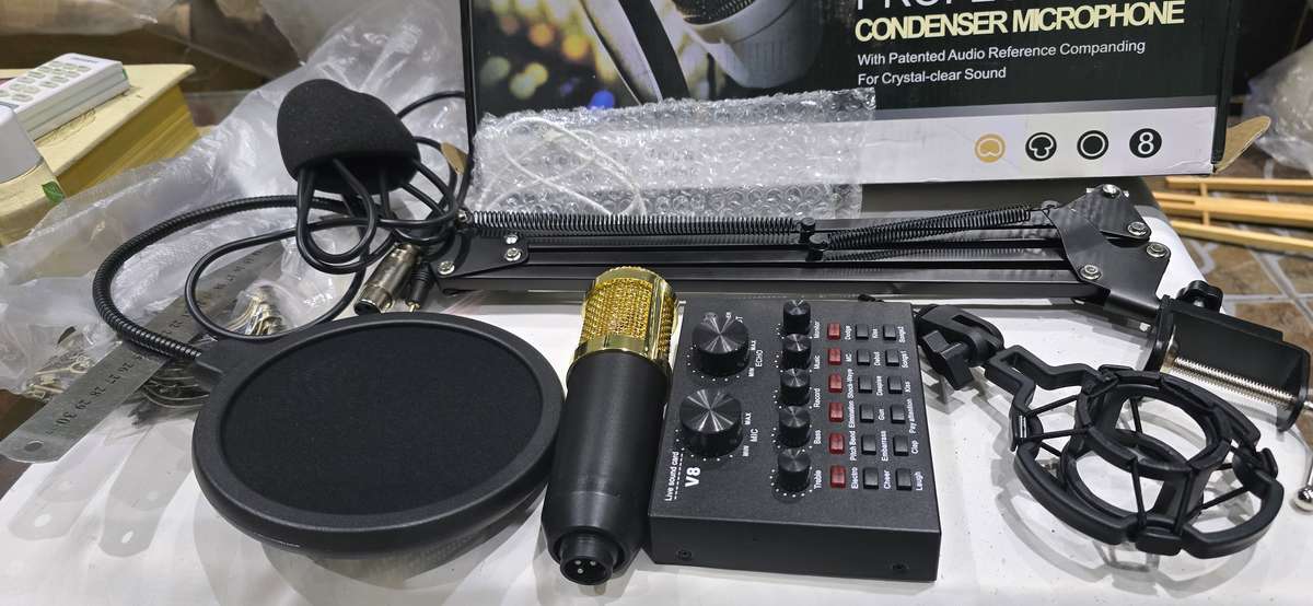 PODCAST EQUIPMENT BUNDLE MIC KIT WITH V8 LIVE SOUND CARD