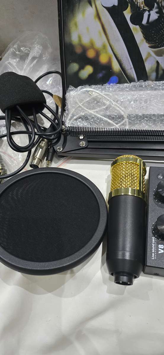 PODCAST EQUIPMENT BUNDLE MIC KIT WITH V8 LIVE SOUND CARD