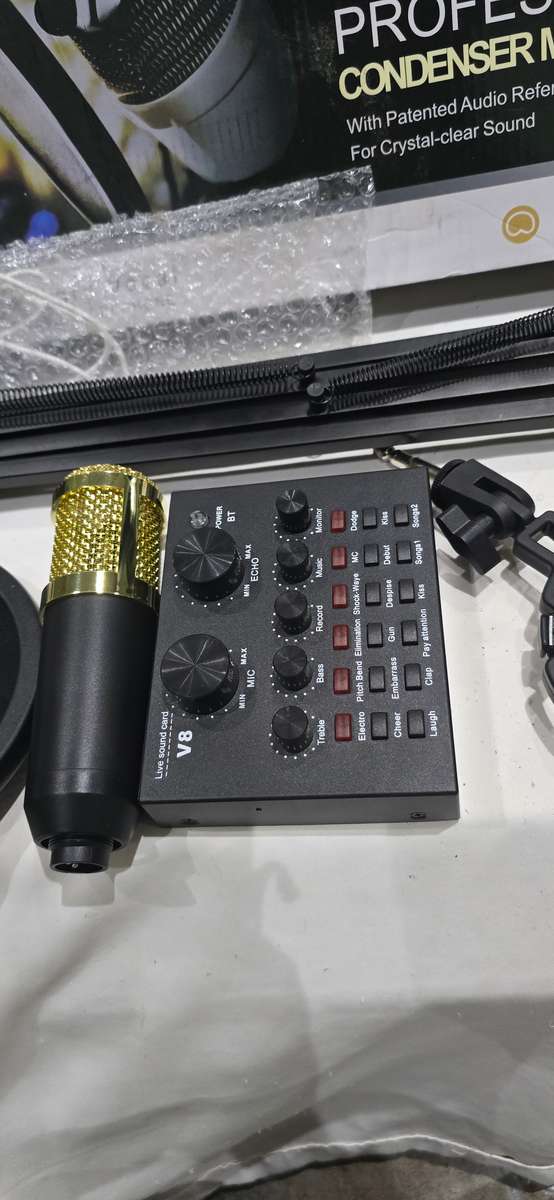 PODCAST EQUIPMENT BUNDLE MIC KIT WITH V8 LIVE SOUND CARD