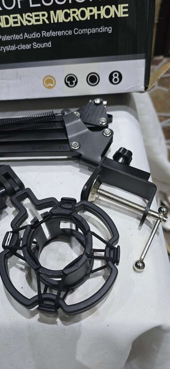 PODCAST EQUIPMENT BUNDLE MIC KIT WITH V8 LIVE SOUND CARD