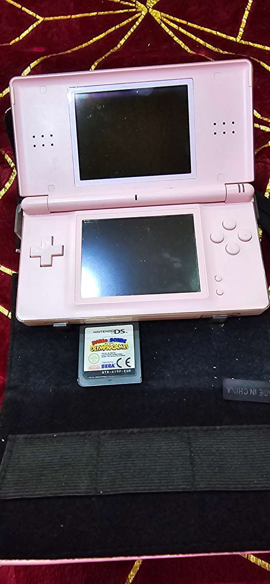 NINTENDO DS LITE INCL.A GAME CARTRIDGE MARIO & SONIC(WORKS, NO CABLES)