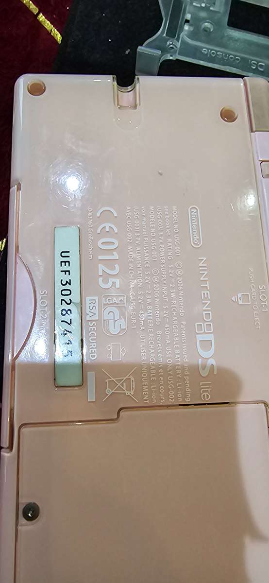 NINTENDO DS LITE INCL.A GAME CARTRIDGE MARIO & SONIC(WORKS, NO CABLES)