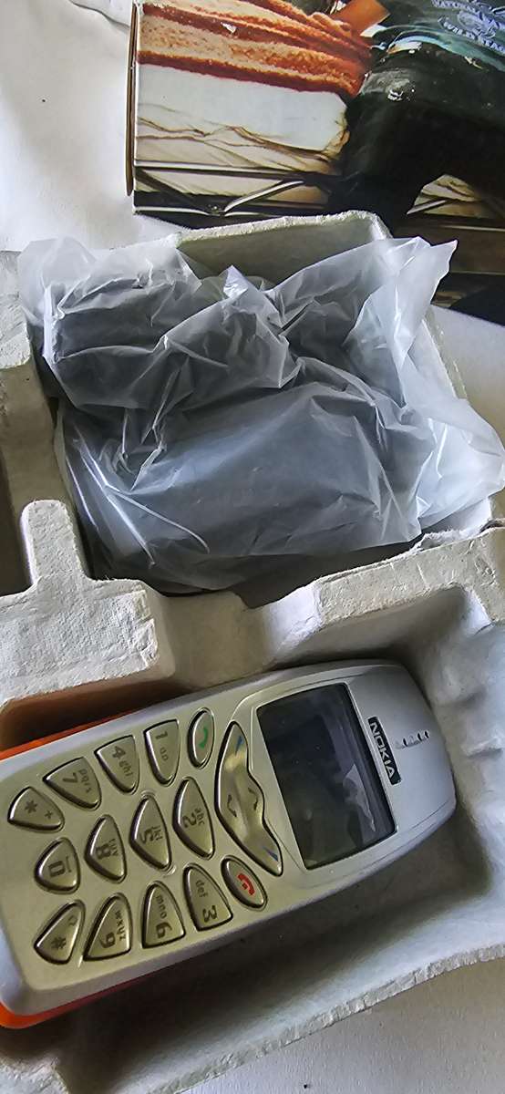 JOBLOT OLD NOKIA CELLPHONES