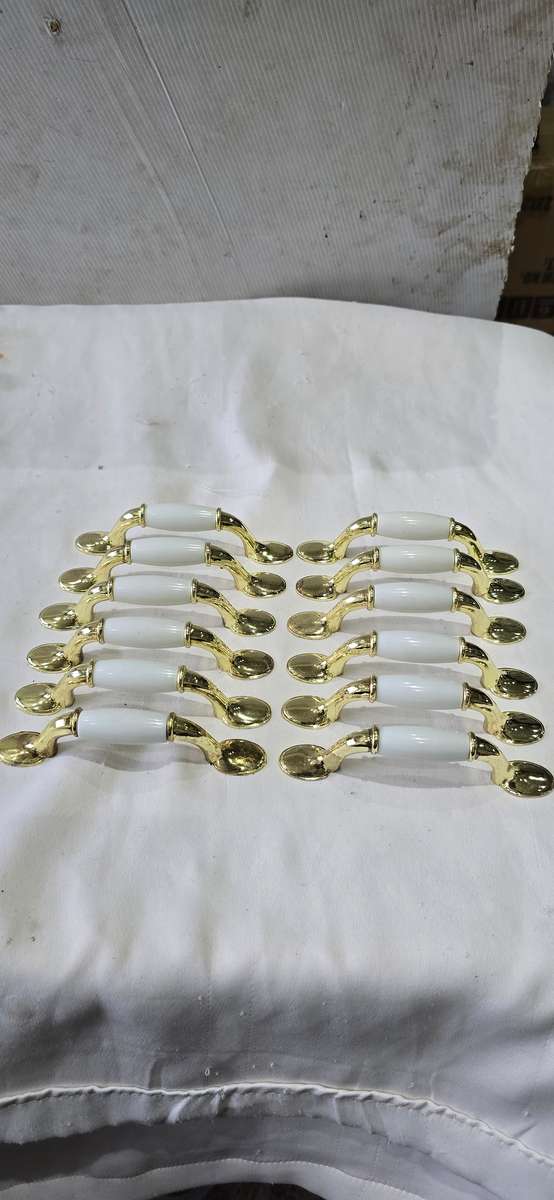 12 PIECE BRASS WITH WHITE FURNITURE HANDLES INCL.SCREWS