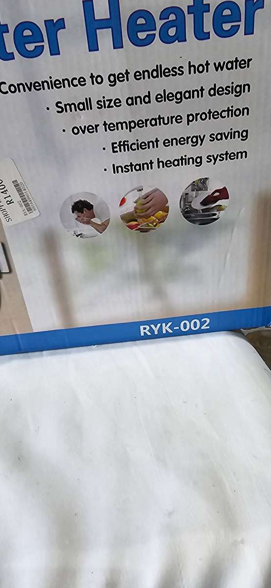 INSTANT WATER HEATER WITH SHOWER HEAD