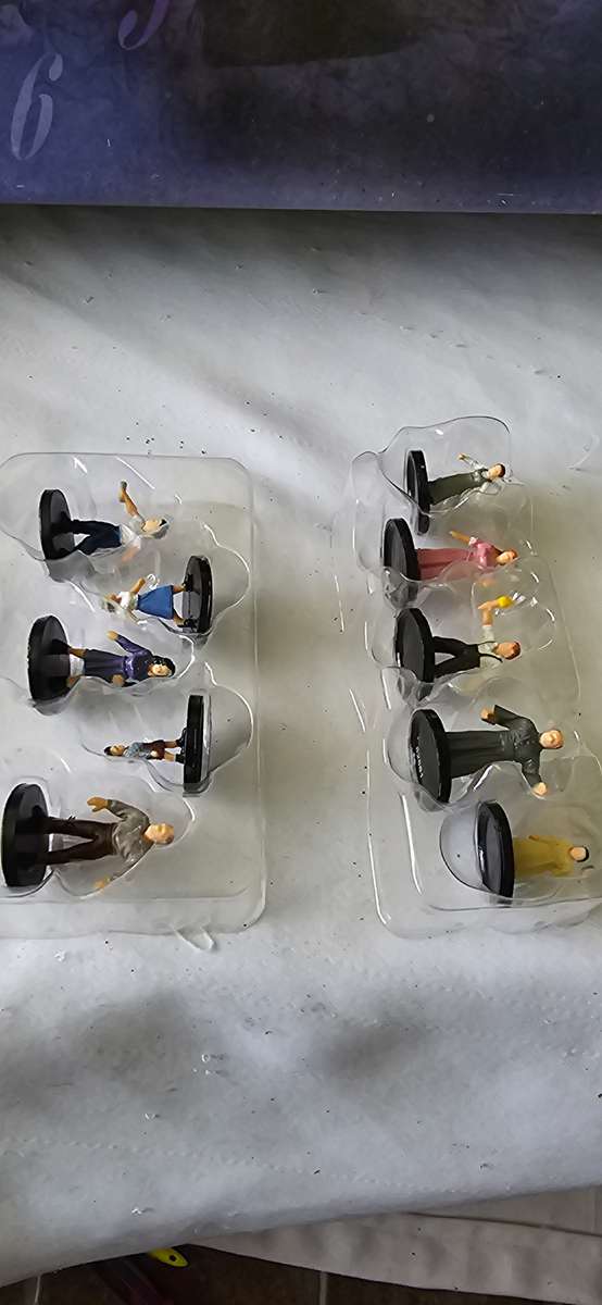 BETRAYAL LEGACY BOARD GAME WITH FIGURINES