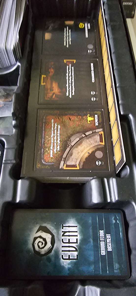 BETRAYAL LEGACY BOARD GAME WITH FIGURINES