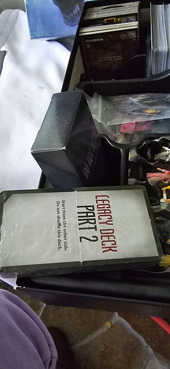 BETRAYAL LEGACY BOARD GAME WITH FIGURINES