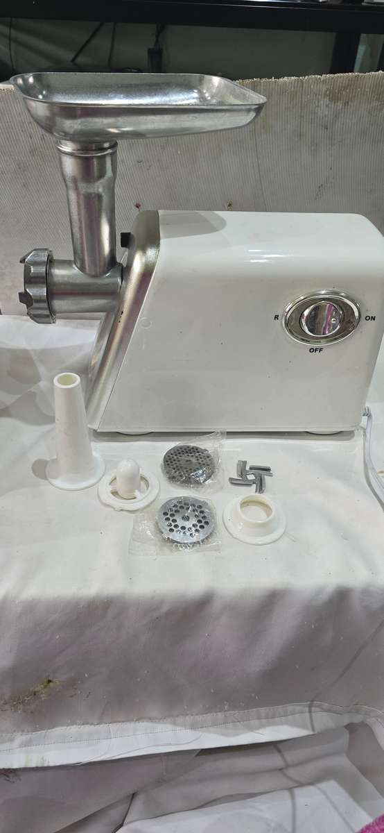 MEAT GRINDER (UNUSED) WITH ATTACHMENTS
