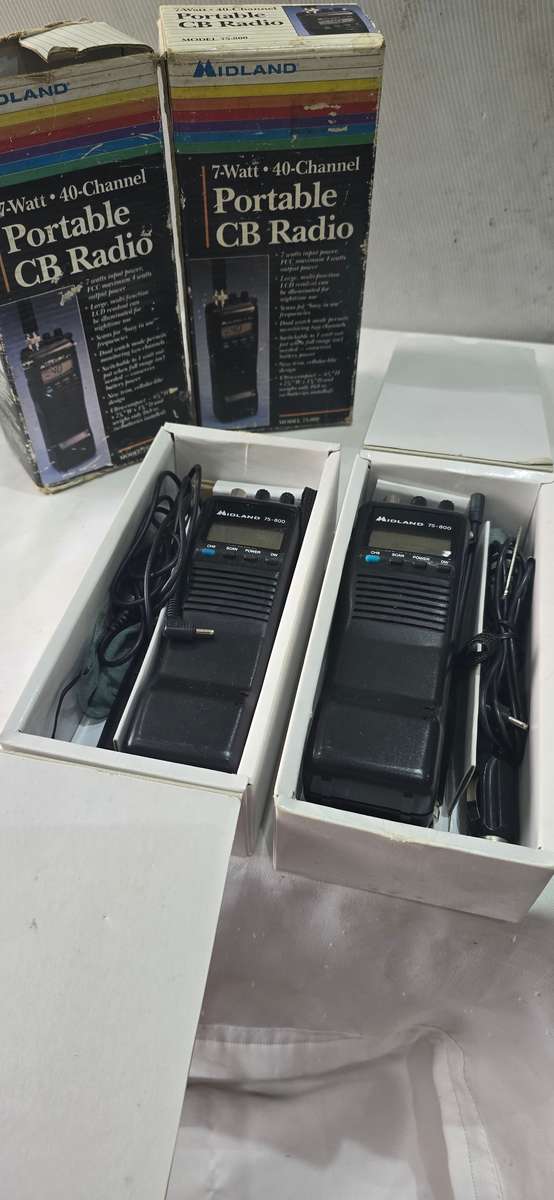 PAIR OF VINTAGE CB RADIOS