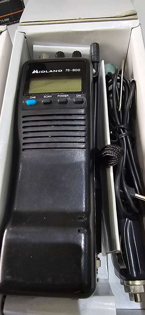 PAIR OF VINTAGE CB RADIOS