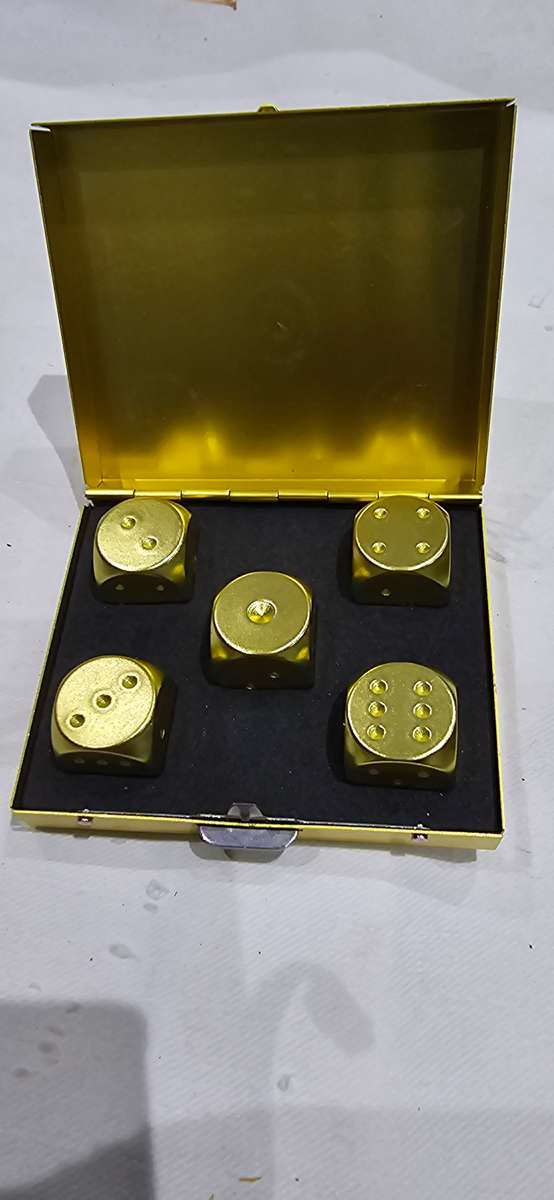 5 PIECE GOLDEN METAL DICES