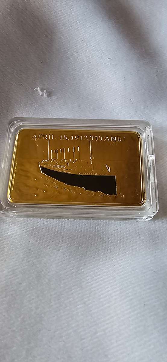 IN MEMORY OF THE TITANIC VICTIMS GOLDPLATED BAR(5 X 3.6CM)