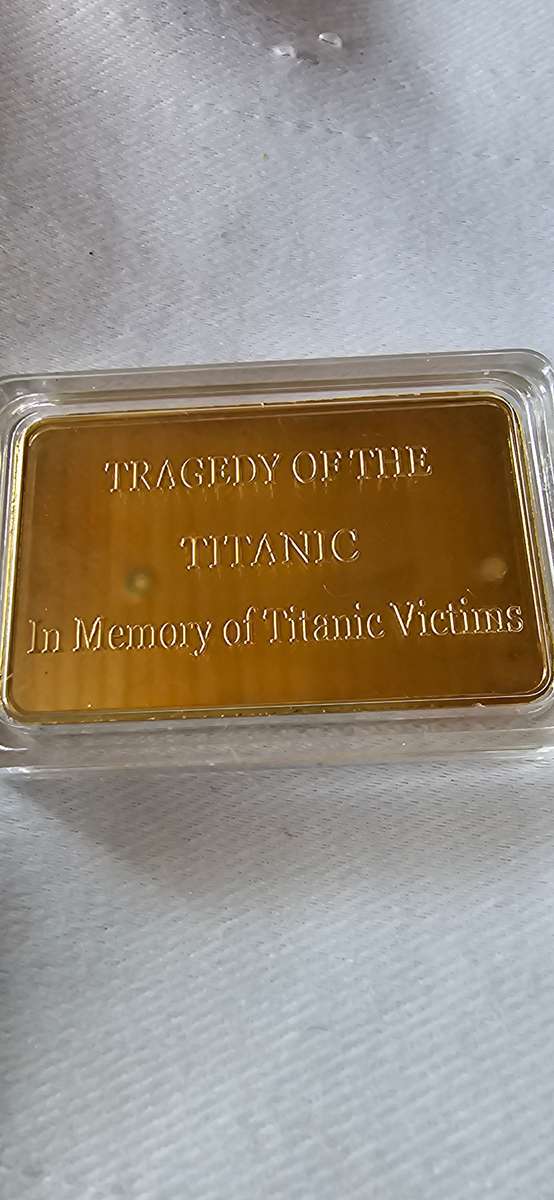 IN MEMORY OF THE TITANIC VICTIMS GOLDPLATED BAR(5 X 3.6CM)