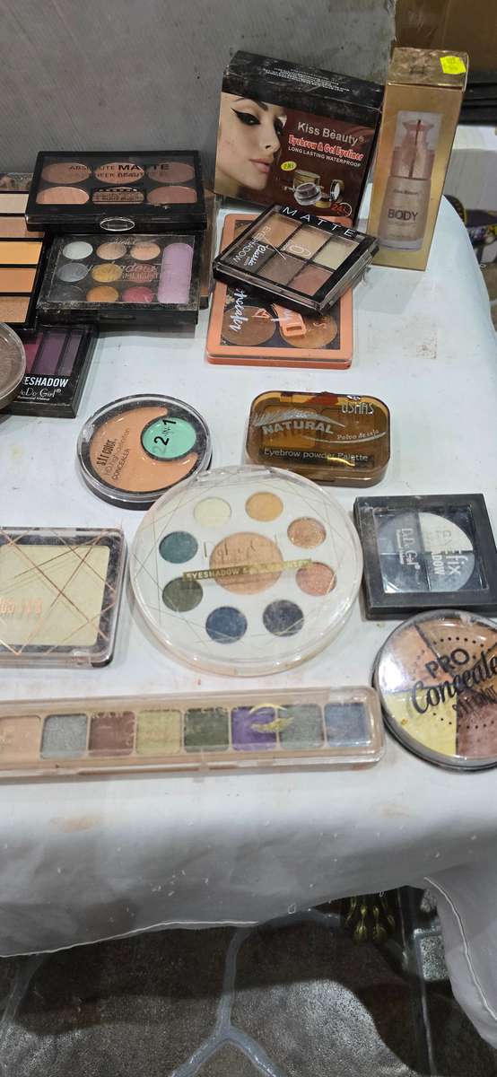 Joblot Face and Eye Makeup Products (36 Piece)