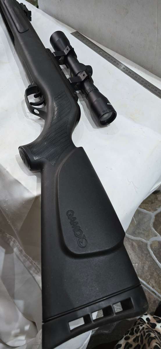 ORIGINAL GAMO RIFLE INCL.A 4 X 32 RIFLESCOPE(MINT CONDITION)