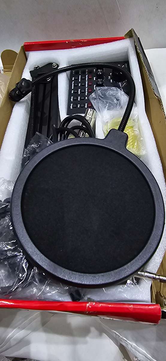 MICROPHONE KIT WITH V8 LIVE SOUND CARD