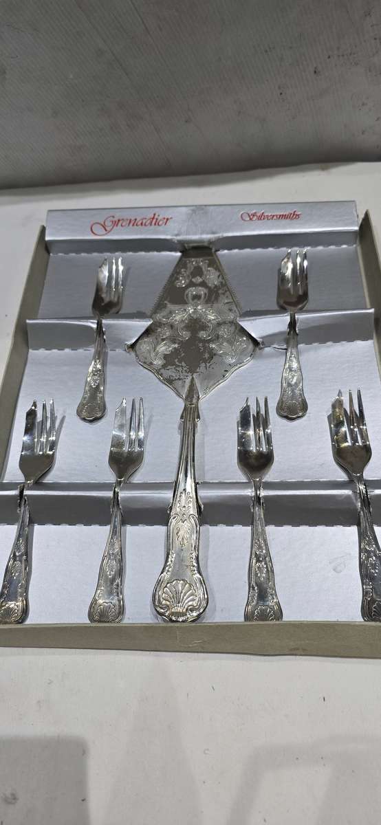 7 PIECE GRENADIER SILVERSMITHS CUTLERY (UK 1970)UNUSED CONDITION