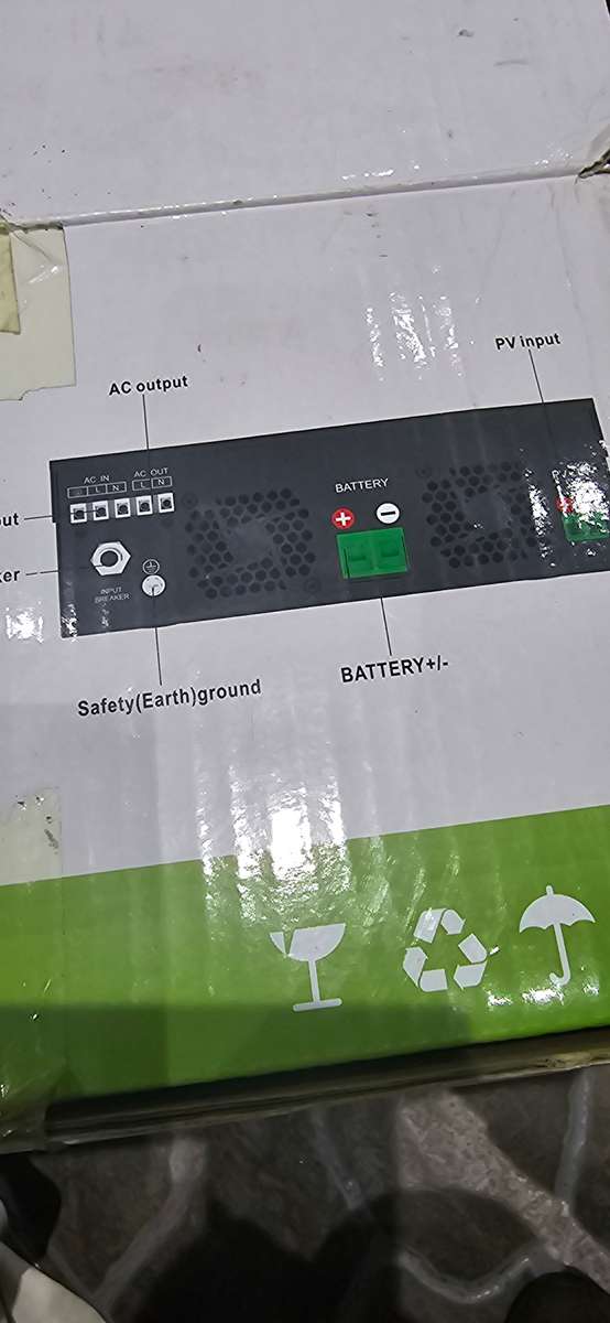 1.5/3KVA PURE SINEWAVE HYBRID SOLAR INVERTER(UNUSED)SEE DESCRIPTION
