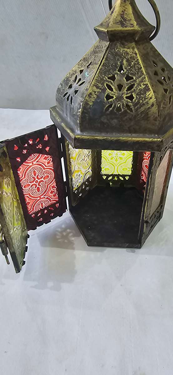 CLASSIC ARABIC STYLE TABLE CANDLEHOLDER LANTERN(METAL AND GLASS) 18CM HEIGHT