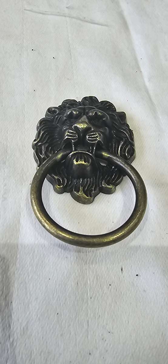 METAL LIONS HEAD HANDLE
