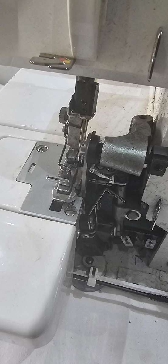 EMPISAL OVERLOCKER(NO CABLES )SEE DESCRIPTION