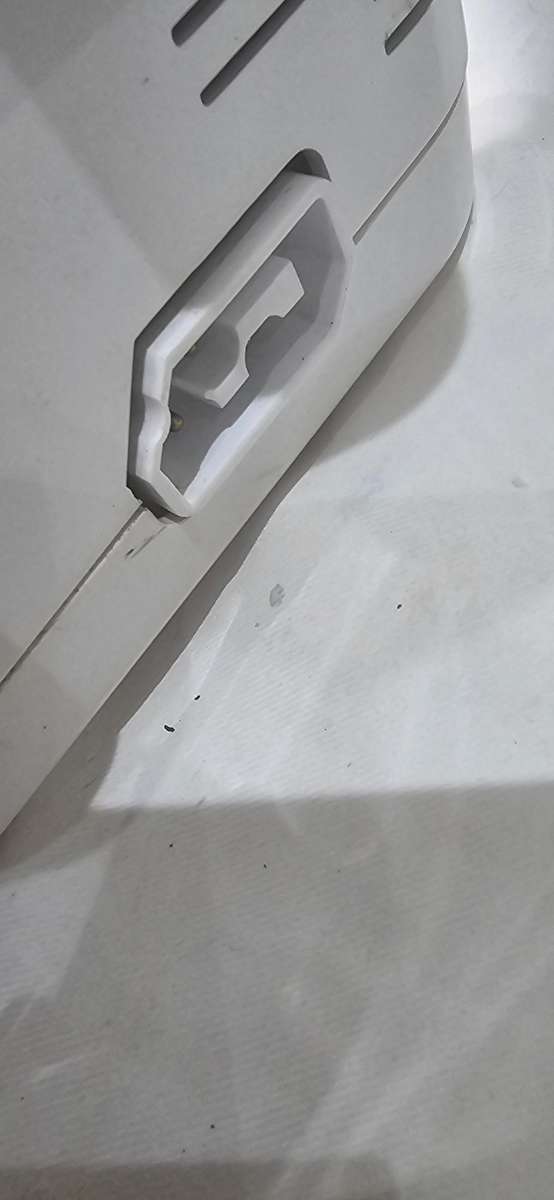 EMPISAL OVERLOCKER(NO CABLES )SEE DESCRIPTION