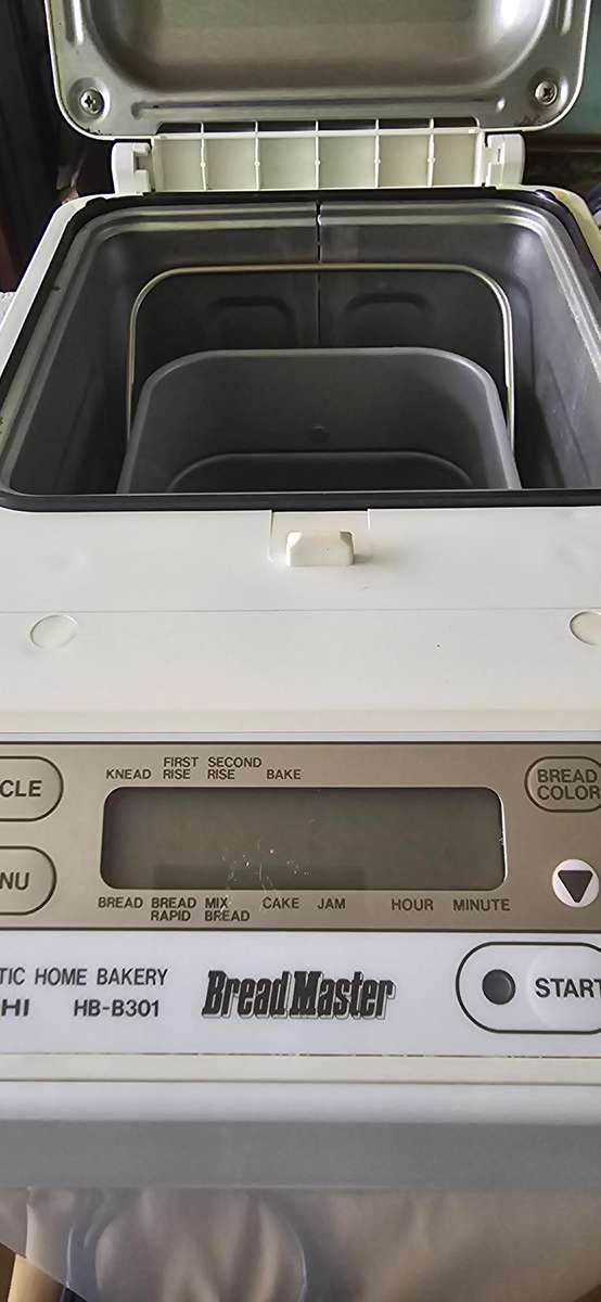 HITACHI BREAD MAKER(UNUSED CONDITION)