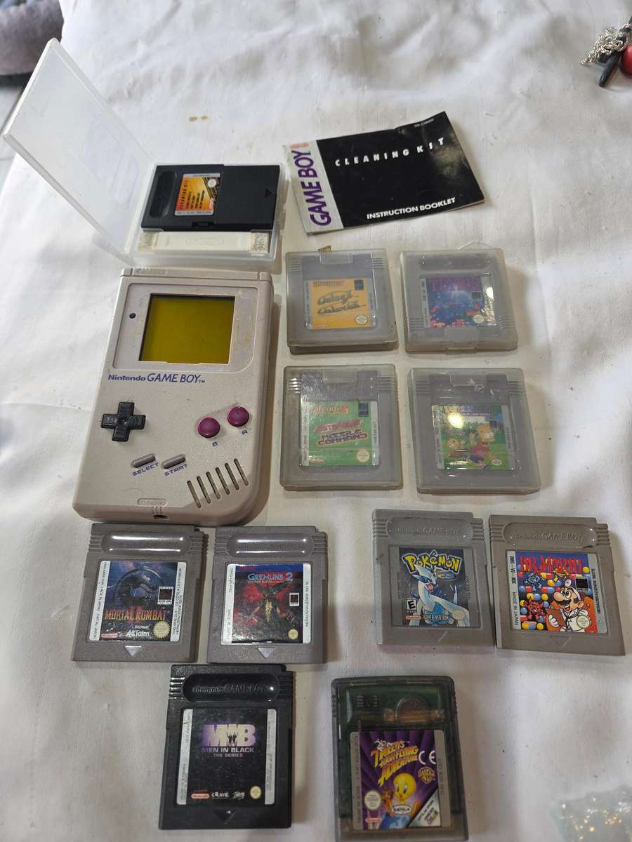 Rare Nintendo DMG-01 Original Game Boy with 10 Gameboy cartridges & cleaning kit