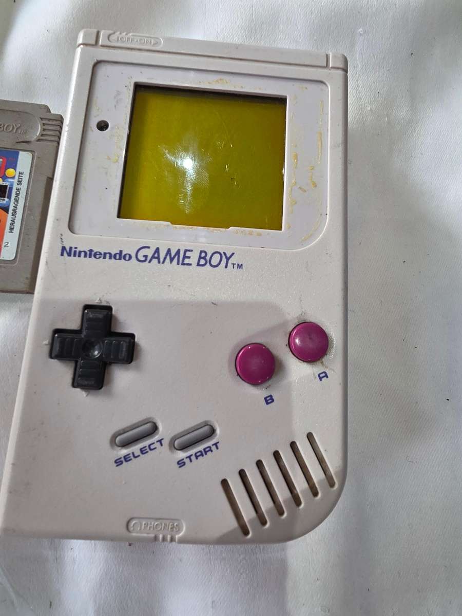 Rare Nintendo DMG-01 Original Game Boy with 10 Gameboy cartridges & cleaning kit