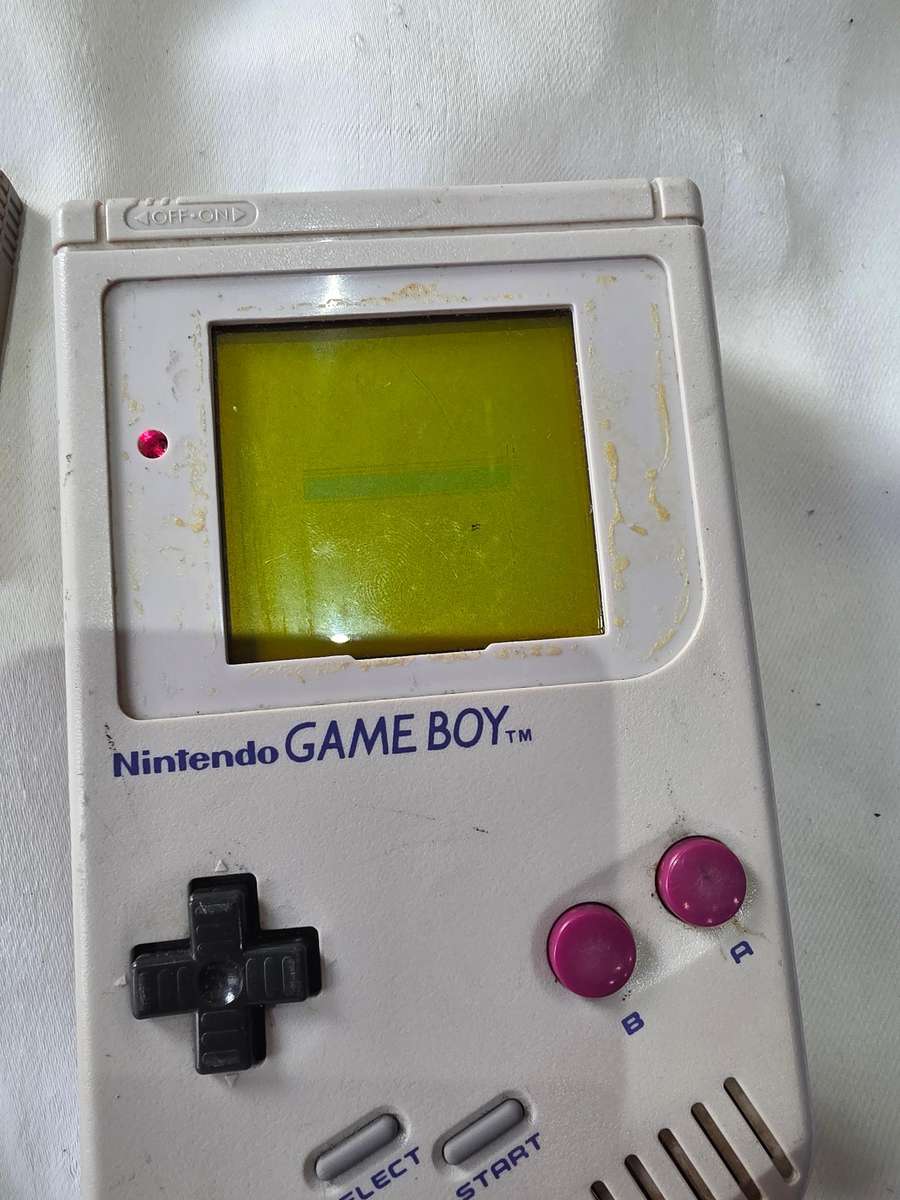 Rare Nintendo DMG-01 Original Game Boy with 10 Gameboy cartridges & cleaning kit