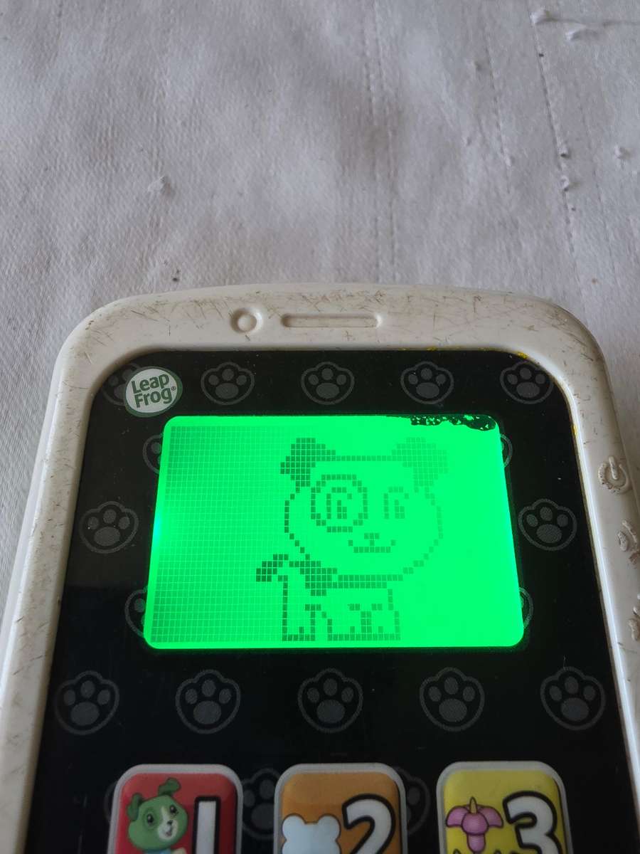 LEAPFROG CHAT AND COUNT PHONE TOY