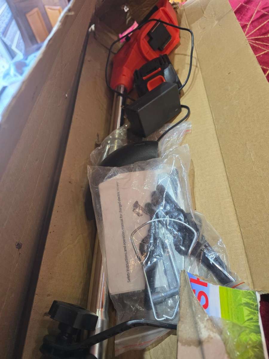 LITHIUM BRUSH CUTTER