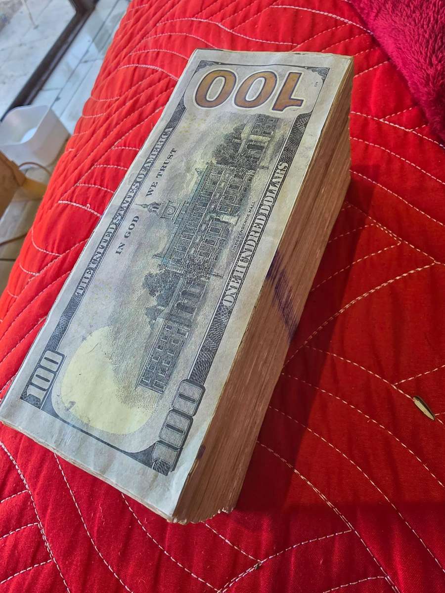 ONE HUNDRED DOLLAR NOTE STACK COMPRESSED IN CARDBOARD(MOST PROBABLY USED IN MOVIES AS REAL MONEY)
