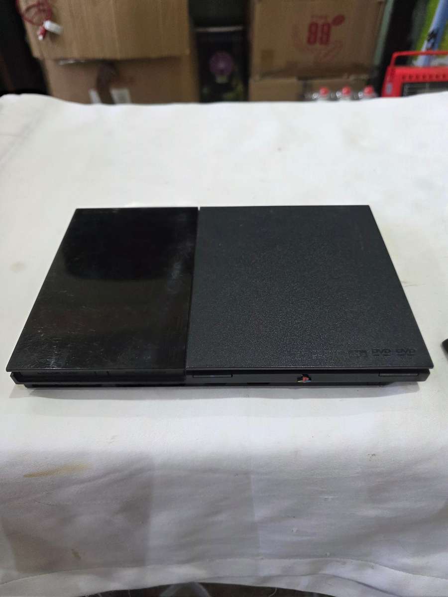 PLAYSTATION 2 CONSOLE