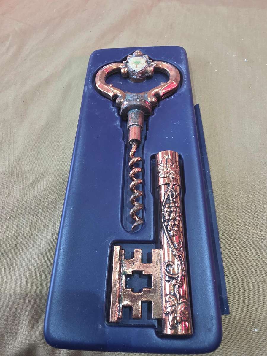 VINTAGE COPPER CORKSCREW BOTTLE OPENER(UNUSED)