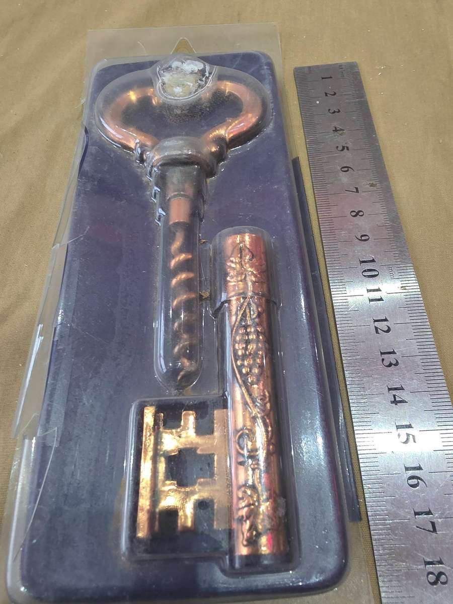 VINTAGE COPPER CORKSCREW BOTTLE OPENER(UNUSED)