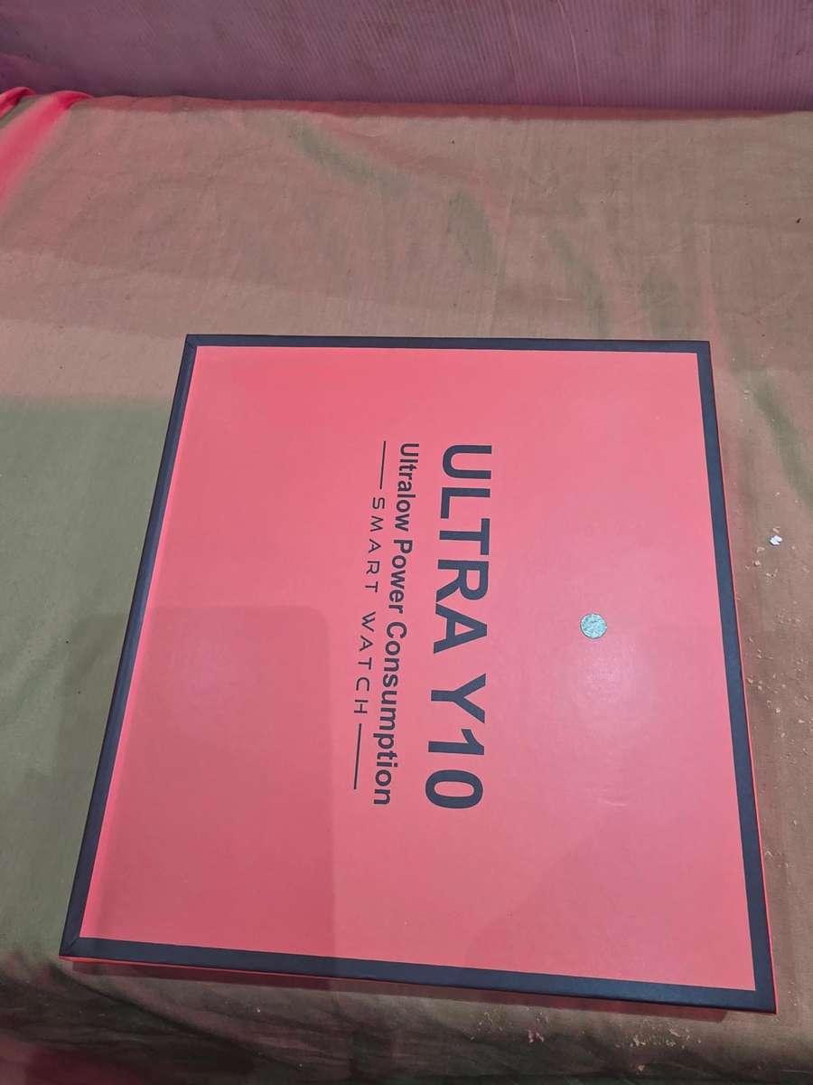 SMART WATCH WITH 4 CHANGEABLE STRAPS