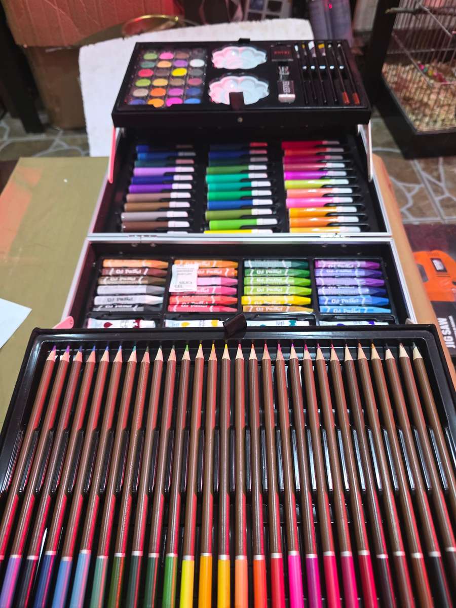 145 PIECE ART SET-SEE DESCRIPTION