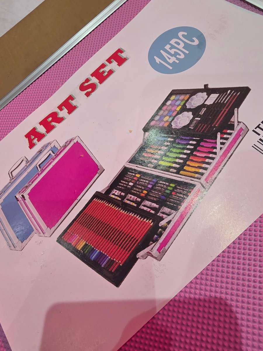 145 PIECE ART SET-SEE DESCRIPTION